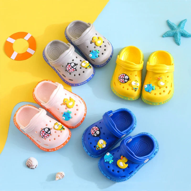 Stylish Waterproof Jelly‑Style Clogs for Kids – Lightweight, Easy‑On Summer Shoes (1 – 6 Years)
