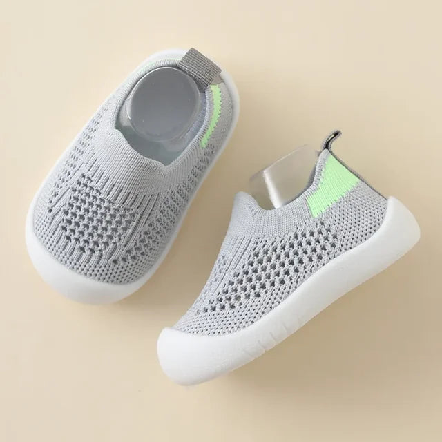 Supportive Kids’ Sneakers with Non-Slip Sole – Lightweight & Comfortable Walking Shoes